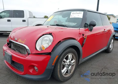 2013 Mini Hardtop Cooper z USA, uszkodzony, nr VIN WMWSU3C51DT685956